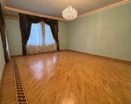 Binəqədi rayonu , 8-ci mikrorayon qəs., 5 otaq