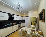 Binəqədi rayonu , 8-ci mikrorayon qəs., 4 otaq