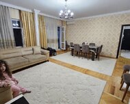 Binəqədi rayonu , 8-ci mikrorayon qəs., 5 otaq