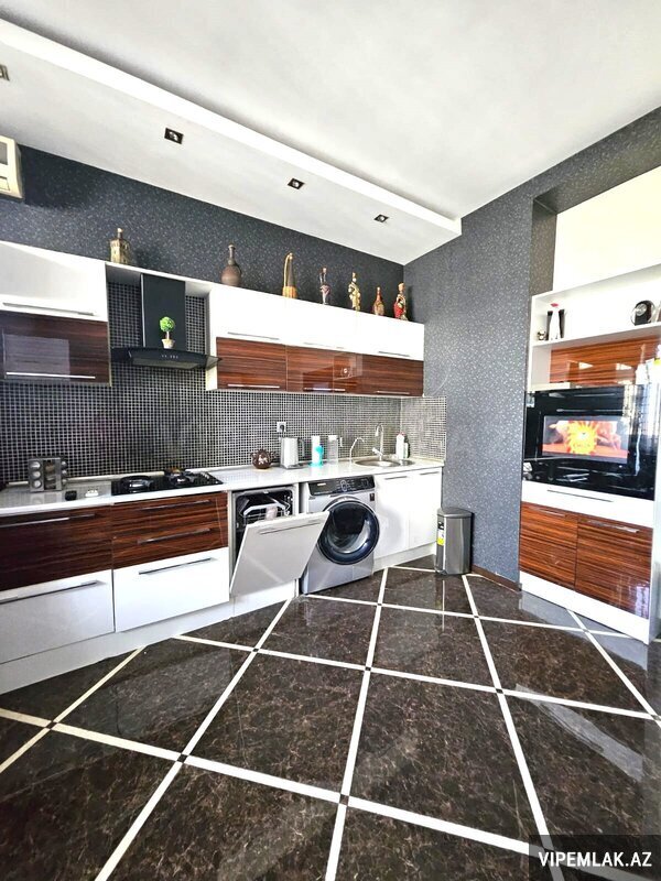 Nərimanov rayonunda 3 otaqlı Yeni tikili Kirayə verilir, 140 m² Nərimanov rayonunda 3 otaqlı Yeni tikili Kirayə verilir, 140 m²