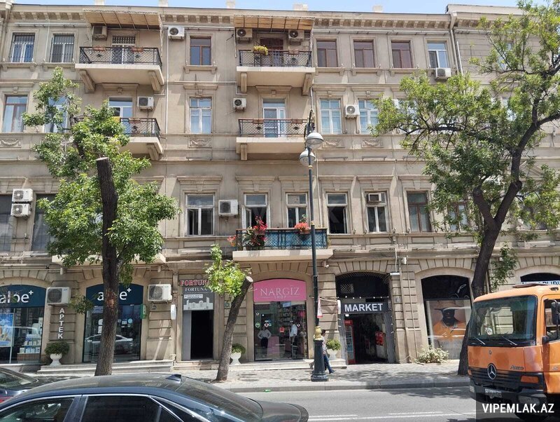 Nəsimi rayonunda 3 otaqlı Köhnə tikili Satılır, 75 m² Nəsimi rayonunda 3 otaqlı Köhnə tikili Satılır, 75 m²