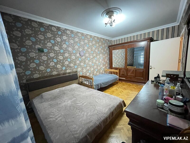 Binəqədi rayonunda 5 otaqlı Köhnə tikili Satılır, 130 m² Binəqədi rayonunda 5 otaqlı Köhnə tikili Satılır, 130 m²