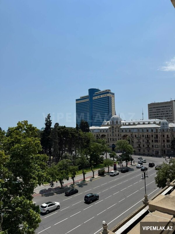 Səbail rayonunda 3 otaqlı Köhnə tikili Satılır, 90 m² Səbail rayonunda 3 otaqlı Köhnə tikili Satılır, 90 m²