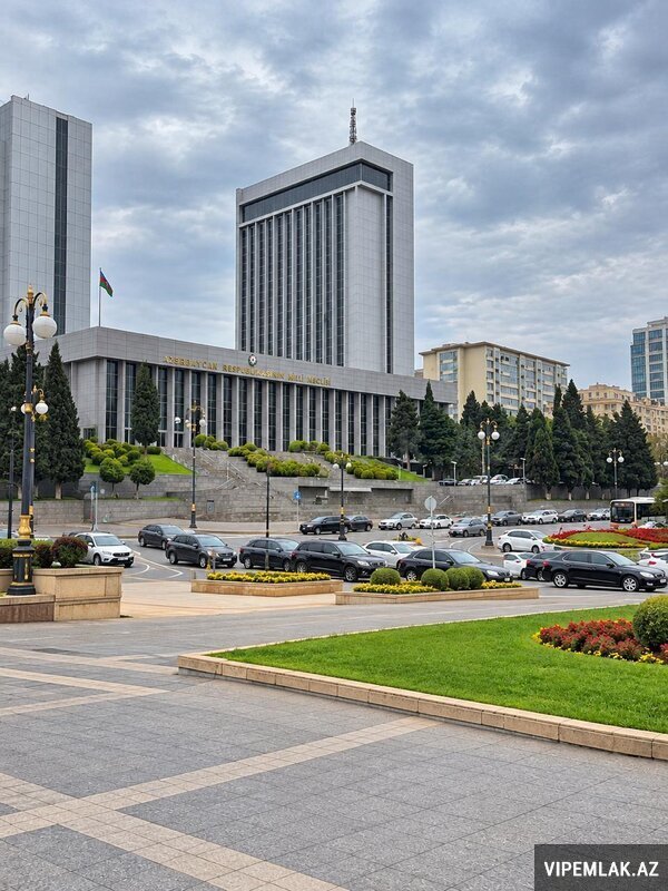 Səbail rayonunda 3 otaqlı Köhnə tikili Satılır, 95 m² Səbail rayonunda 3 otaqlı Köhnə tikili Satılır, 95 m²